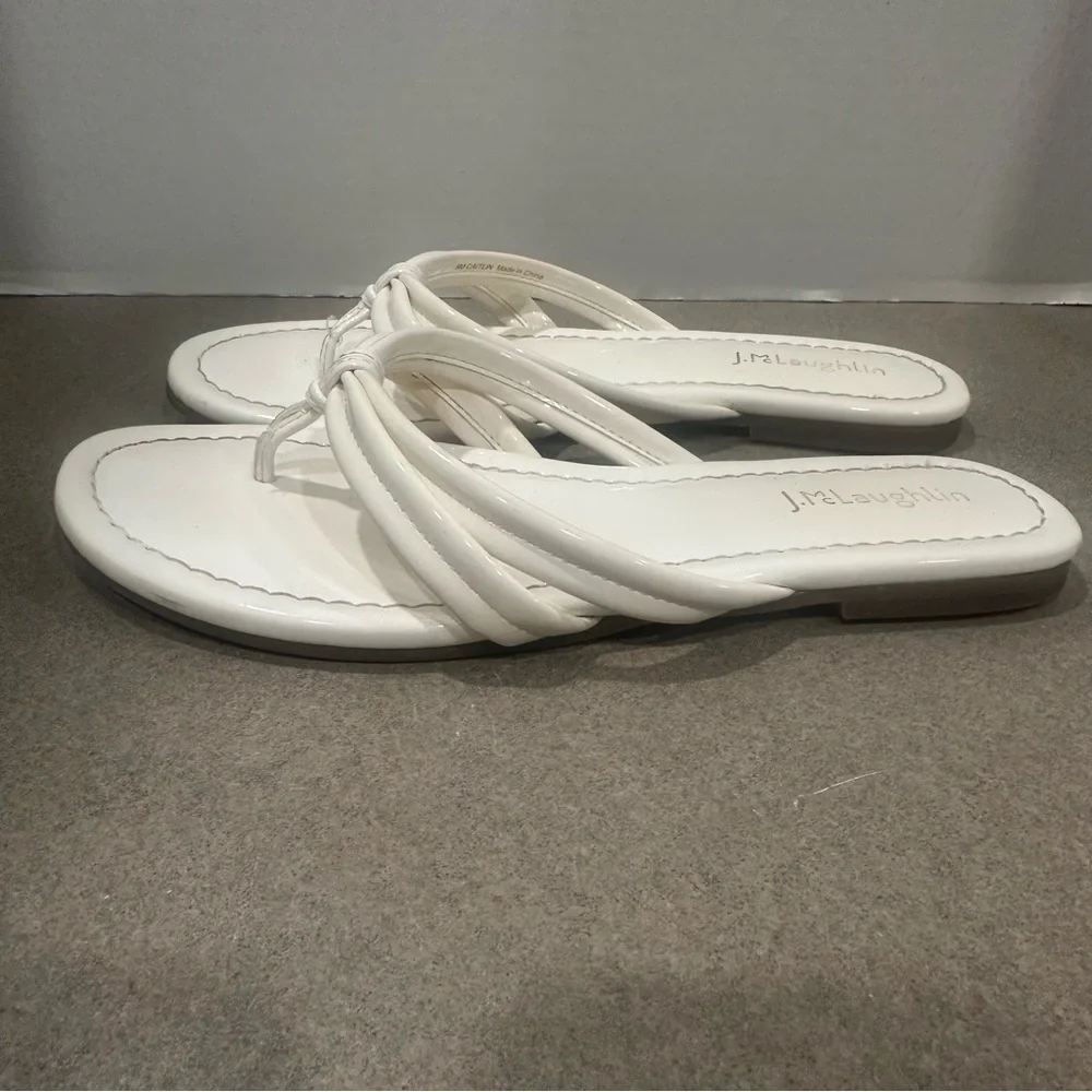 J. McLaughlin Caitlin White Patent Leather Flip Flops Slip On Sandals Thongs 8